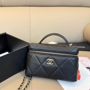 <AUTHENTIC>CHANEL Black Quilted Leather  Bag